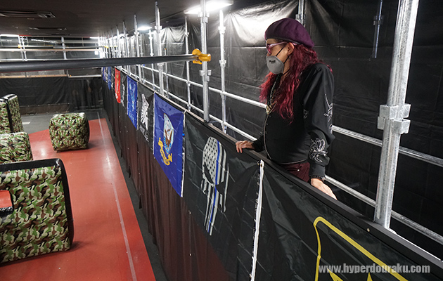 コの字型に囲むように観戦台