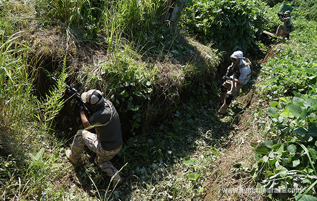 ロの字に掘られた塹壕