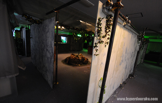 廃墟中心部には本物の木