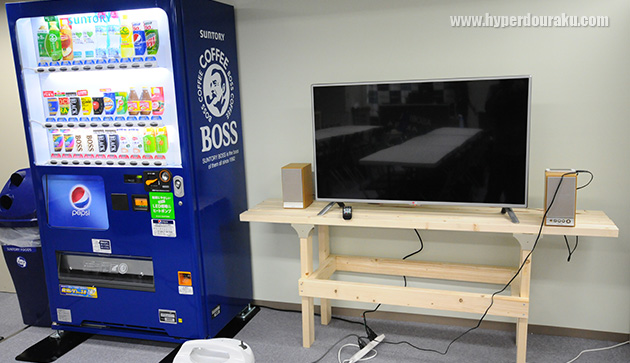 ドリンクの自販機 TVモニター