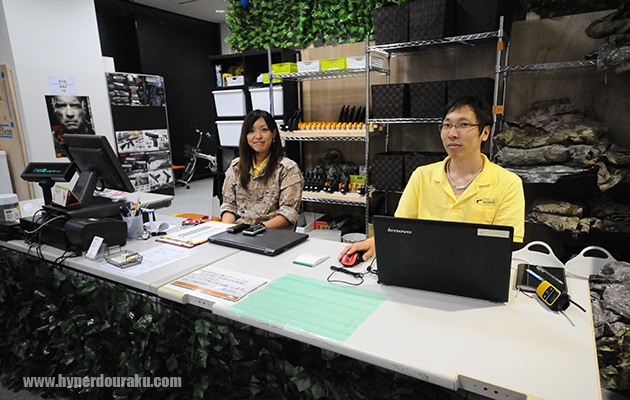 受付でスタッフがお出迎え