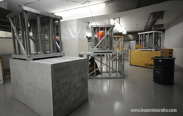 檻が各所に設置されたゾーン