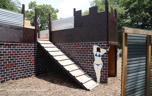 ビキニの顔出し看板