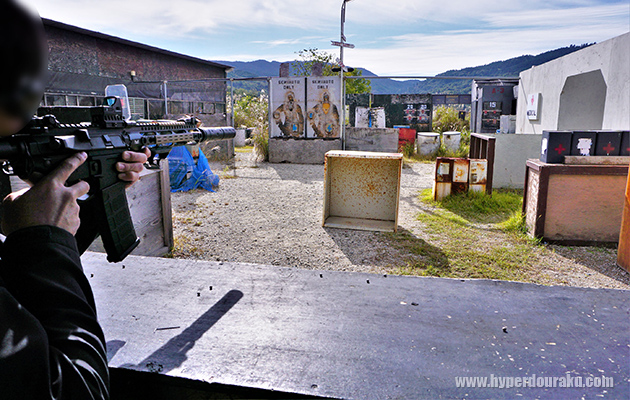 屋根付きで作業台も