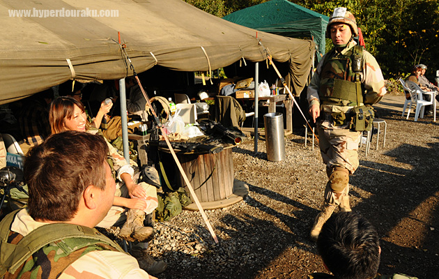 ピラ軍曹がスティール大尉のモノマネ