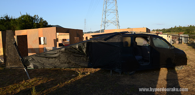 ブラックホークヘリを模したバリケード