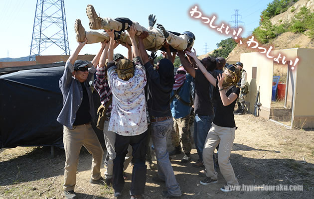 マイクさんを胴上げ