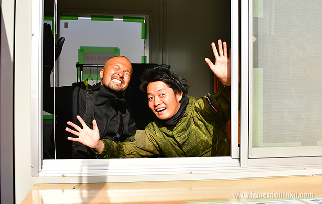 スタッフさんが陽気に出迎えて