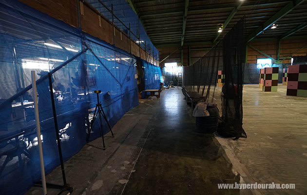 二重のネットで区切られていて