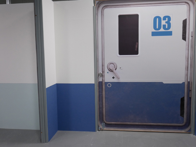 ドアで仕切られている