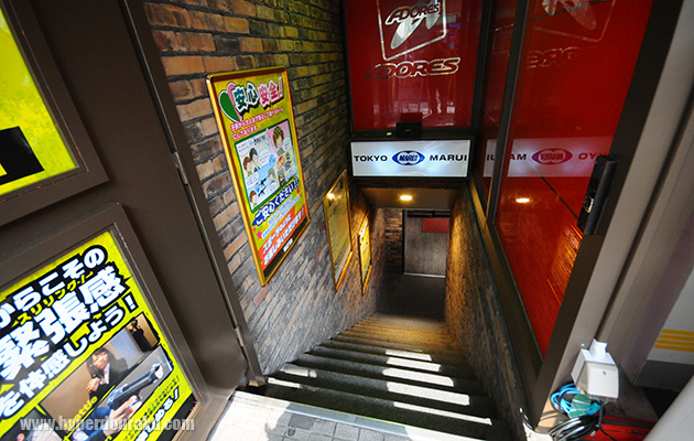 地下に下りていく階段