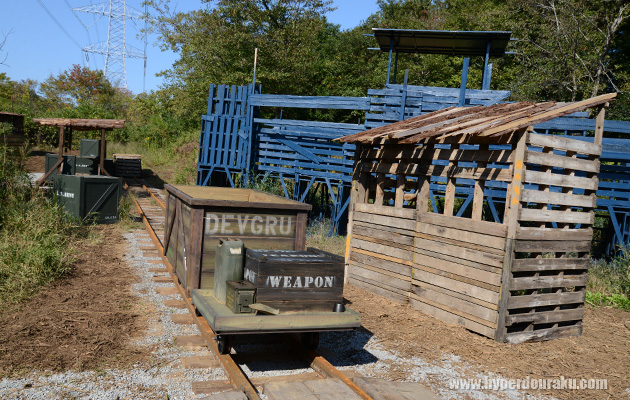 メインフィールドへと続く線路