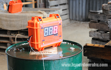 白いコードは無線用のアンテナ