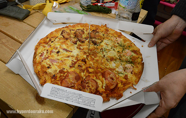 デリバリーのピザ