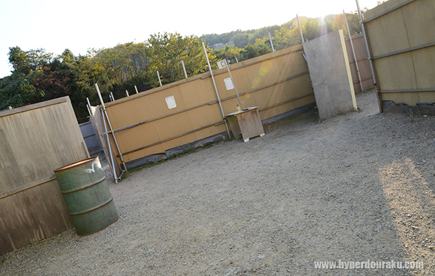 フラットな砂利地形