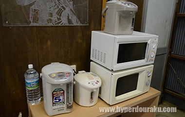 電子レンジ、ポット完備