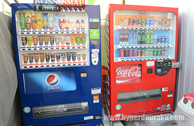 ジュースの自販機完備