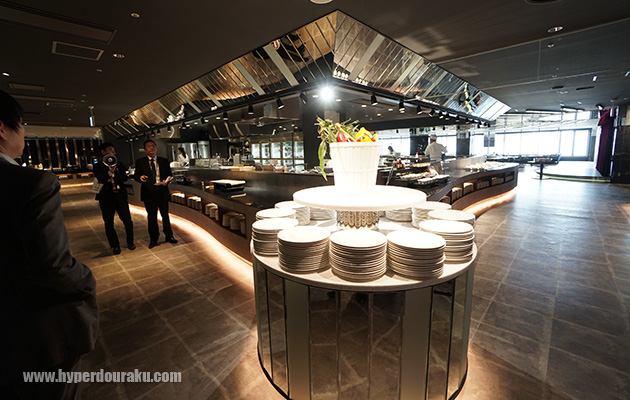 ゴージャスな600坪の店内は500席を完備