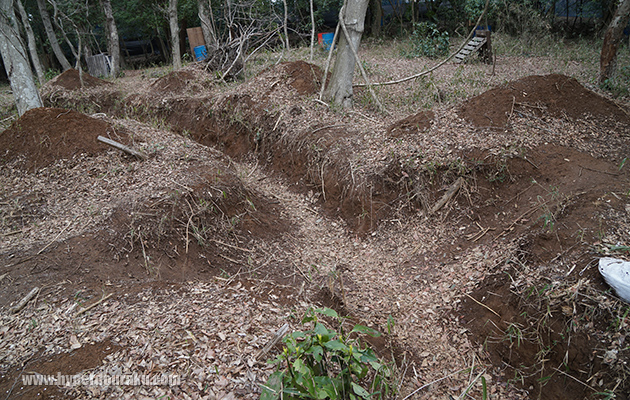 櫓周辺には通路状の塹壕