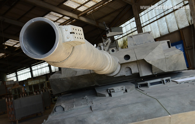 迫力の120mm滑空砲