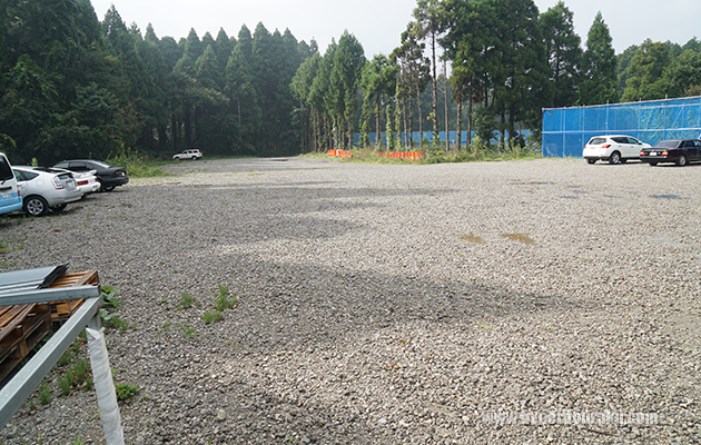 駐車場は約100台分