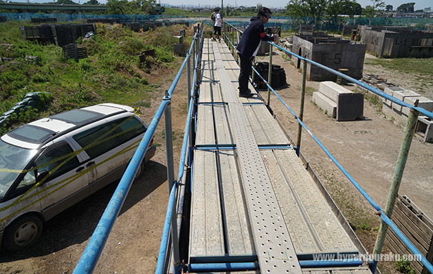 中央のキャットウォーク