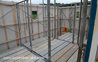 2階部分の中は鉄板敷き