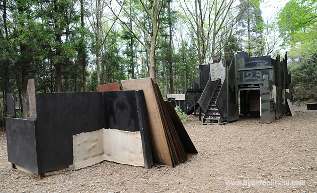 奥には小さめの砦