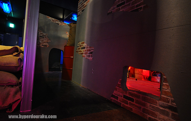 潜れる穴や足元にあいた穴