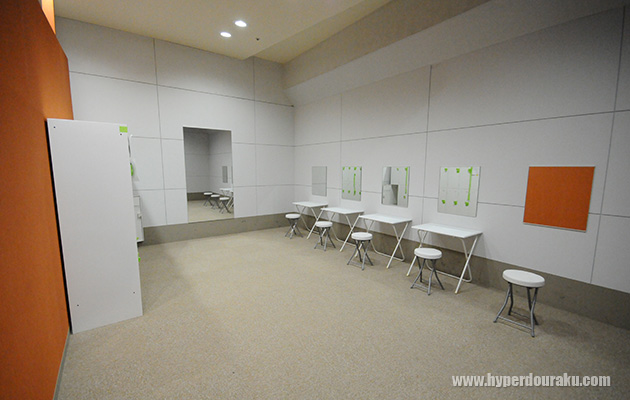 女性更衣室兼パウダールーム