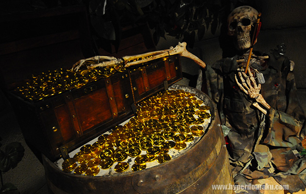 金貨にガイコツ