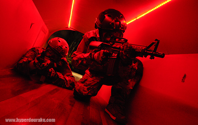 祭壇の下はトンネル