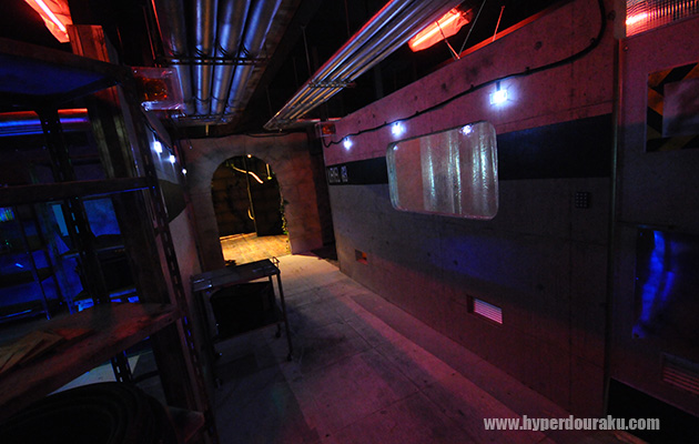 ガラス張りの窓