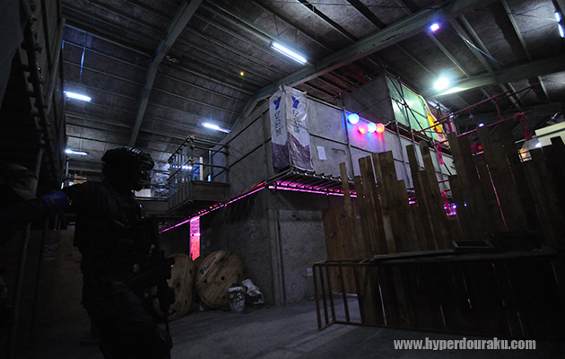 三層構造の建物