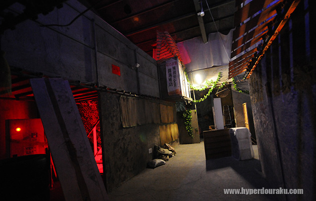 旧市街区を調査して作られたという内装