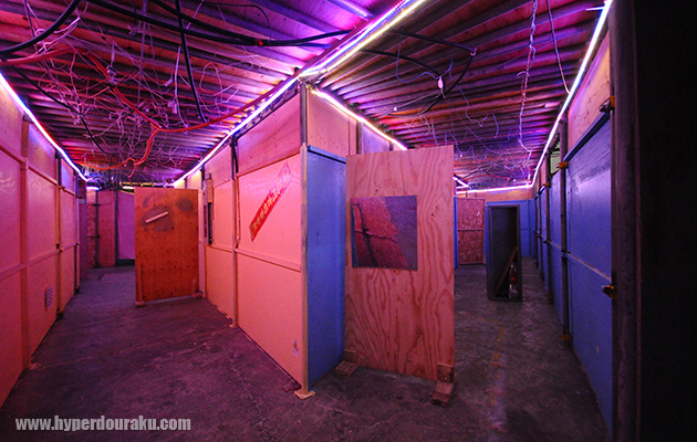 斜めにレイアウトされた通路