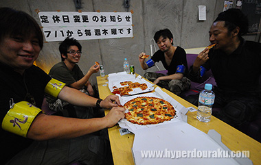 ピザをデリバリー