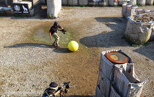 ボールを相手陣地に押し込んだほうが勝ち