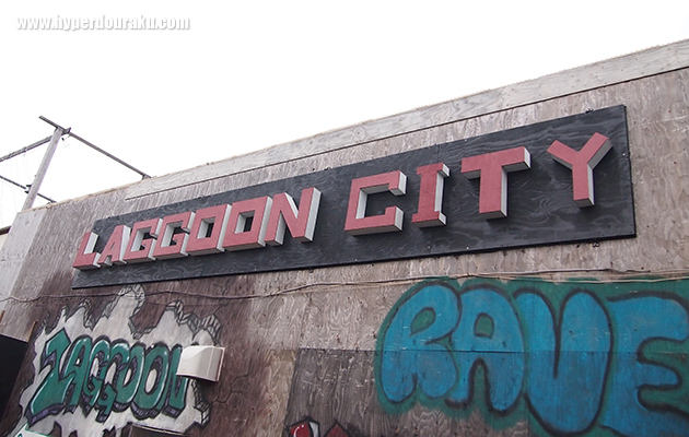 ラグーンシティの文字看板