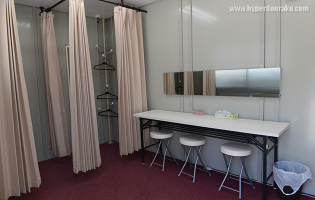 女性用は更衣室とトイレ