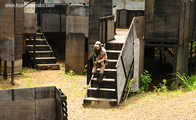 巨大要塞を駆け抜ける