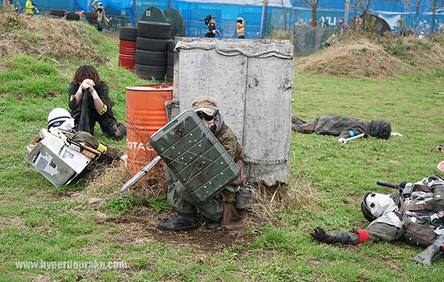 倒れ方もマッド