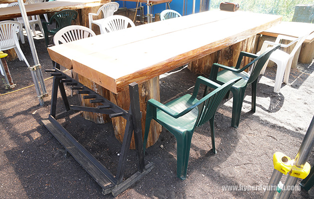 一枚板のテーブル