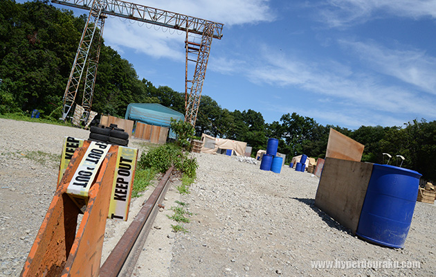 巨大な資材運搬用クレーン