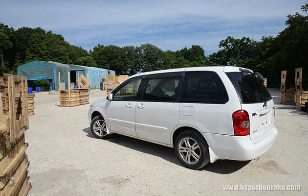 白いミニバンを墜落ヘリに見立てた救出作戦