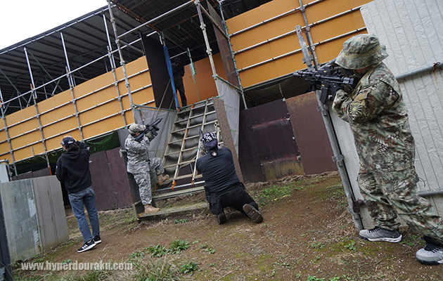 外周から2階に上がれる