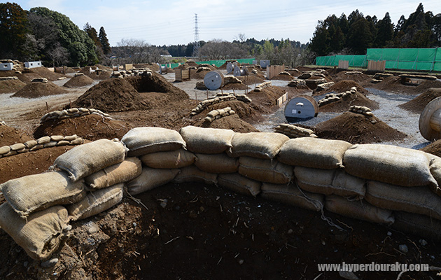 土嚢からフィールドを見下ろす