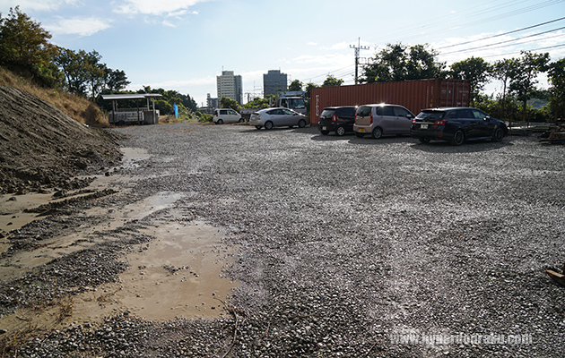 駐車場は約30台分