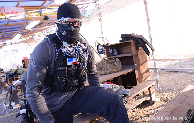 フェイスマスクにゴーグル姿