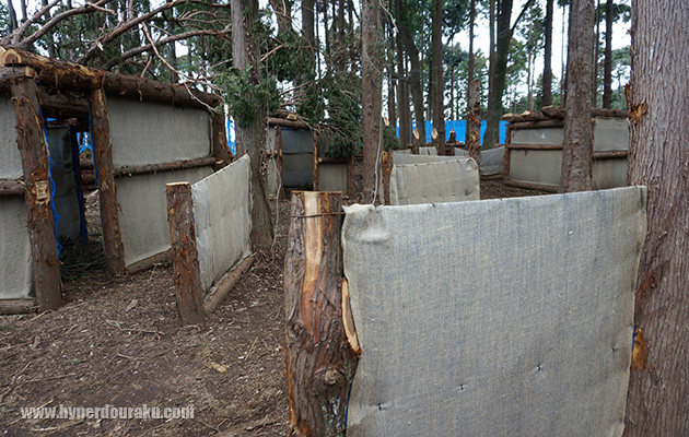 小屋の壁は麻布